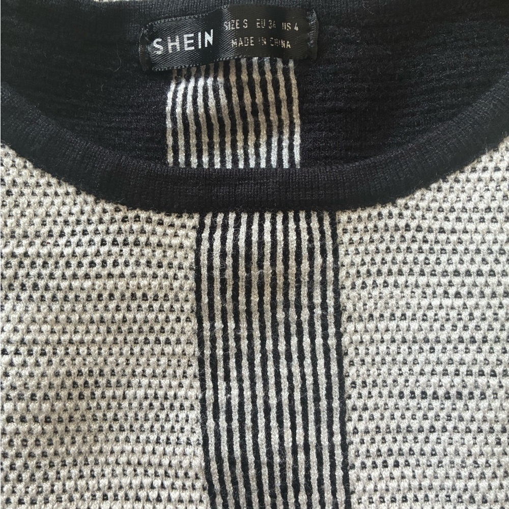 SHEIN Black and White Crewneck Sweater with Striped Design